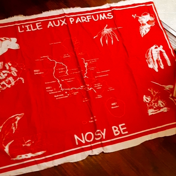 Other - L'ile Aux Parfums fabric piece